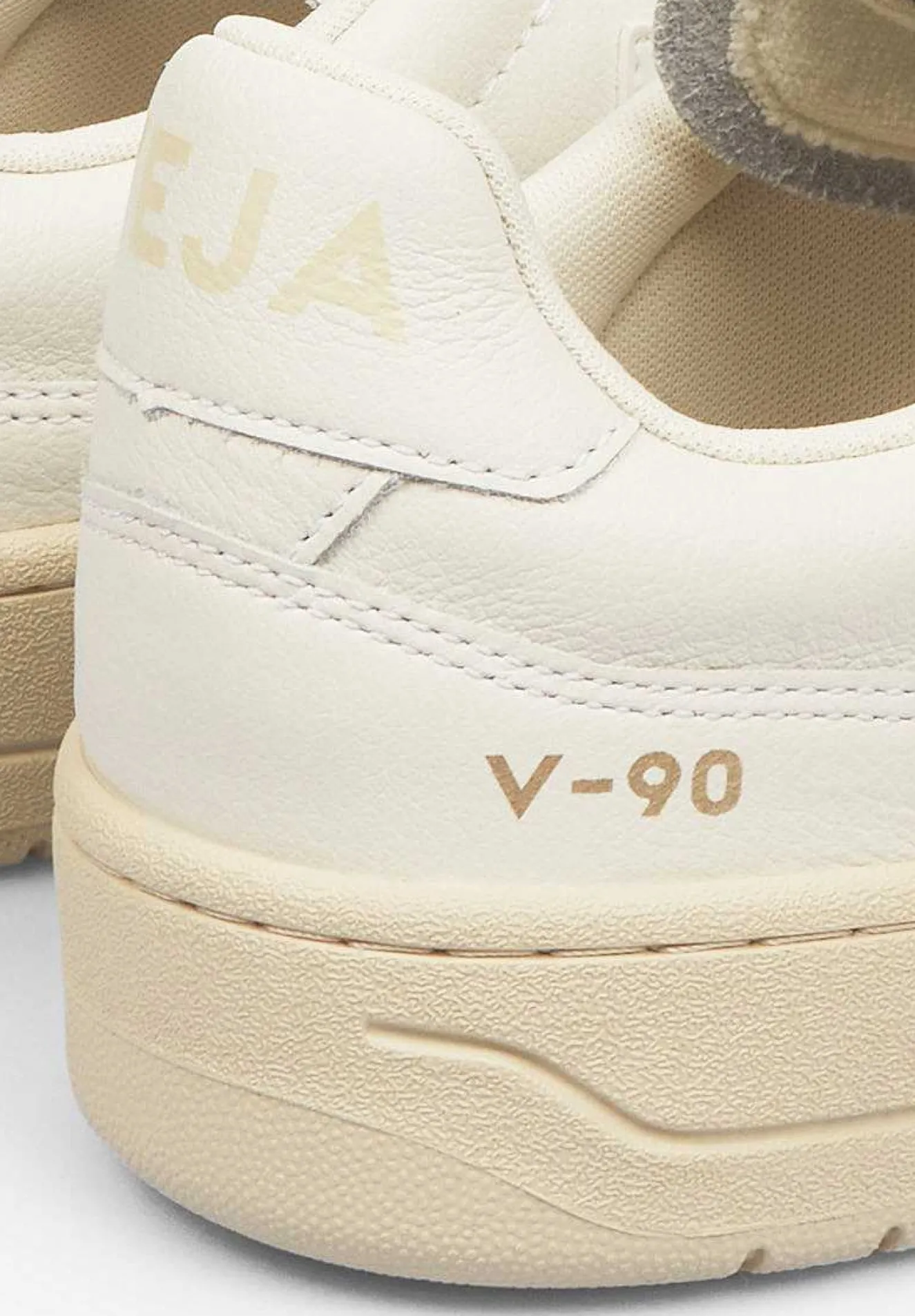 Scalpers Sneakers<Veja | V-90 Leather Sneakers